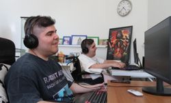 Sadece parmaklarını kullanabiliyorlar, yapay zekâ ile bini aşkın beste ürettiler