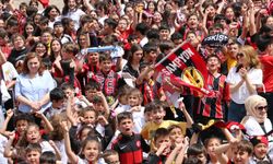 Eskişehirspor futbolcularından öğrencilere moral ziyareti