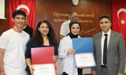 Anadolu Üniversitesi Eğitim Fakültesi’nde TÜBİTAK başarısı kutlandı