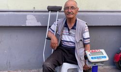 Engelli aracıyla Hamamyolu'nda tartıyla geçimini sağlamaya çalışıyor