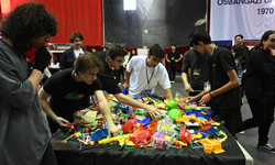 Türkiye'nin en çirkin robotları sahneye çıktı