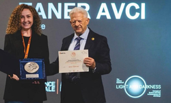 Eskişehir ‘li tanınmış cam sanatçımız Avrupa’dan ödülle dönüyor.