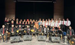 Eskişehir’de Türk Halk Müziği Gecesi Salonları Doldurdu