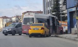 Eskişehir’de Taksi ile Dolmuş Çarpıştı: Araçlarda Maddi Hasar Oluştu