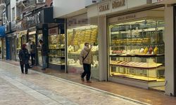 Sahte altın bozdururken yakalandı