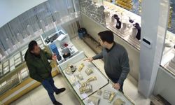 Eskişehir’de Sahte Altın Dolandırıcılığı Kamerada: Pazarlık Bile Yaptı