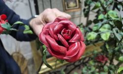 Atık Şişelerden Gül Ağacı: Geri Dönüşüme Sanatsal Dokunuş