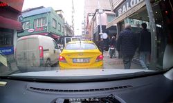 Kırmızı Işıkta Beklememek İçin Kaldırıma Çıktı: Yayaları Tehlikeye Attı