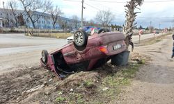 Yağışlı Havada Takla Atan Otomobildeki 3 Kişi Kazayı Yara Almadan Atlattı