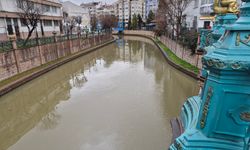 Eskişehir’de Yağış Sonrası Porsuk Çayı Kahverengiye Büründü