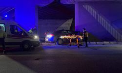 Eskişehir’de Otomobil Köprü Kolonuna Çarptı: 2 Yaralı