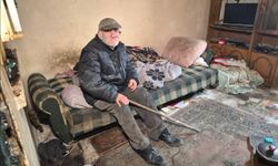 Metruk evde yalnız yaşayan yaşlı adam yaşam mücadelesi veriyor