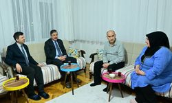 Vali Yılmaz, iftarda vatandaşın evine konuk oldu