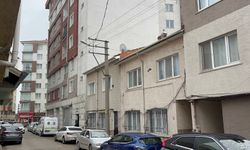 7'nci kattan atlayan adamın evinden eşinin cesedi çıktı