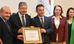 Vali Dr. Erdinç Yılmaz'a 'Sivrihisar Fahri Hemşehrilik Beratı' takdim edildi