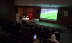Üniversitelilerden Milli Takım’a dev ekranda tam destek