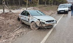 Eskişehir'de kontrolden çıkan otomobil savruldu: 3 yaralı