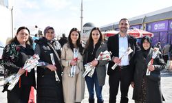 Beylikova’da 8 Mart Dünya Emekçi Kadınlar Günü Dolayısıyla 1000 Çiçek Dağıtıldı