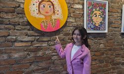 9 yaşındaki Hatice Alya'dan hayran bırakan resim sergisi