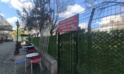 Eskişehir'de Bir Okulun Bahçe Duvarındaki Sert Uyarı Tabelası Dikkat Çekti