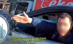 Motosikletli kadın ile otomobil sürücüsünün yol kavgası kask kamerasında