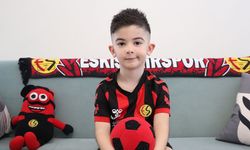 5 yaşındaki minikten duygulandıran hareket! Biriktirdiği tüm parasını Eskişehirspor için bağışladı