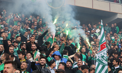 On binler tribünleri yeşil-beyaza boyadı