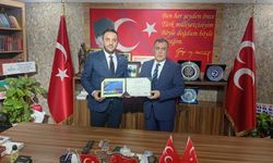 MÜSİAD Eskişehir heyetinden MHP İl Başkanı Ayhan Sezer’e hayırlı olsun ziyareti