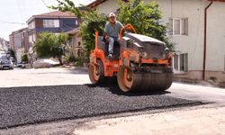 Tepebaşı’nda Birçok Mahallede Eş Zamanlı Asfalt ve Kaldırım Mesaisi Sürüyor