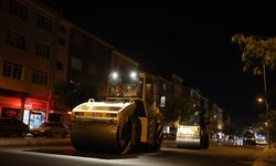 Eskişehir'de Bulvar ve Caddelere Gece Mesaisiyle Asfalt Ayarı