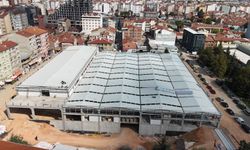 Kurtuluş Kapalı Pazar Yeri İnşaatında Çatı Tamamlandı
