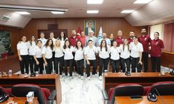 Odunpazarı Spor Kulübü Kadın Hentbol Takımı Başkan Kazım Kurt'u Ziyaret Etti