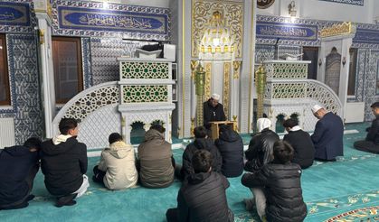 Eskişehir’de öğrenciler sabah namazında buluştu