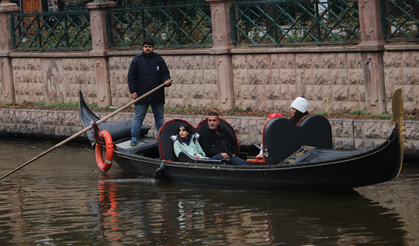 Soğuk Hava Eskişehir’i Vurdu, Porsuk Gondolları İlgi Görmeye Devam Etti