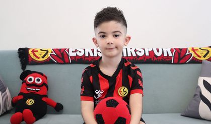 5 yaşındaki minikten duygulandıran hareket! Biriktirdiği tüm parasını Eskişehirspor için bağışladı