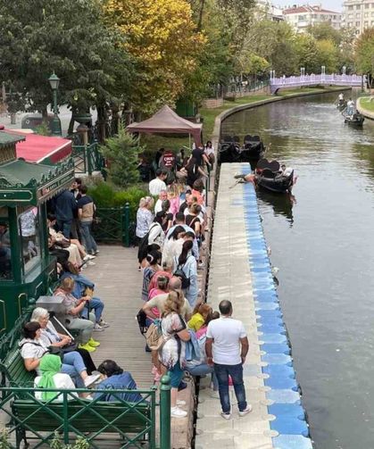 Eskişehir’de gondol sırası yoğunluğu oluştu