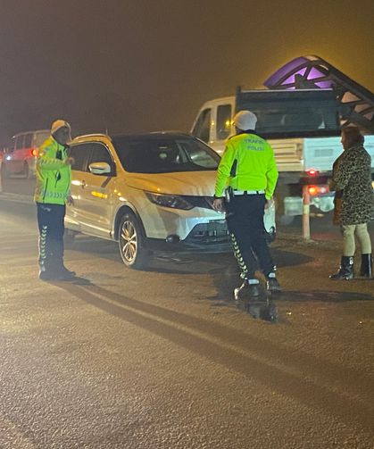 Köprü üzerinde 3 araçlı zincirleme kaza trafiği kilitledi