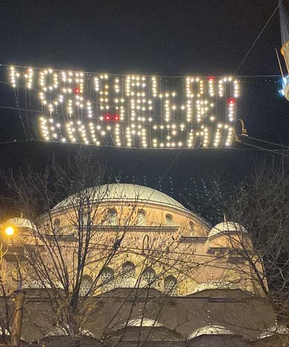 106 yıllık Reşadiye Camii'ne Ramazan mahyası asıldı