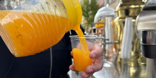 Mevsim geçişlerinde grip önlemi olarak portakal ve limon suyu tüketiliyor