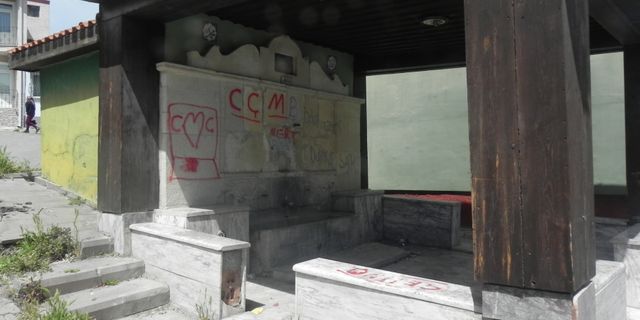 Tarihi çeşme onarılmayı bekliyor
