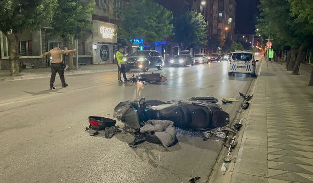 Eskişehir'de iki motosiklet kafa kafaya çarpıştı: 4 yaralı
