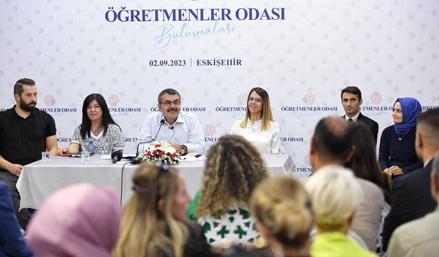 Bakan Tekin, Eskişehir’de öğretmenlerle buluştu