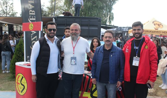 Murat Özcan Eskişehirspor standını ziyaret etti