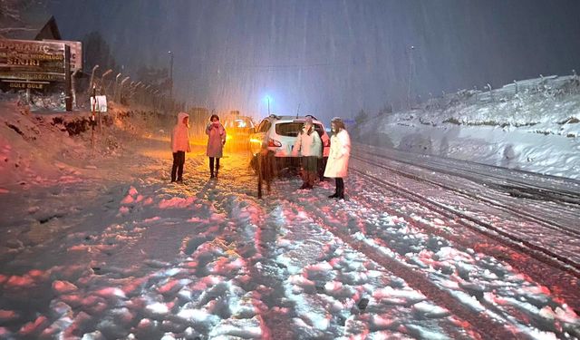 Komşu il Kütahya'ya mevsimin ilk karı yağdı