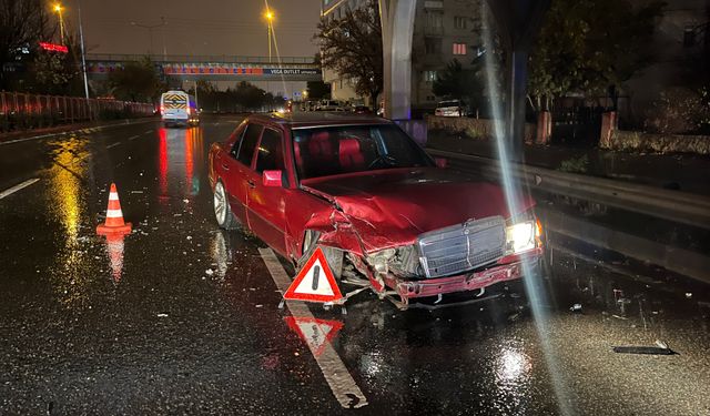 Eskişehir'de 2 otomobil çarpıştı: Büyük maddi hasar oluştu