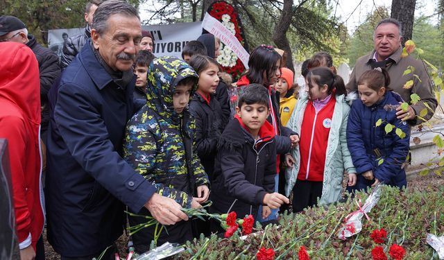 Sinan Alağaç kabri başında anıldı