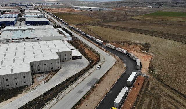 Eskişehir OSB'de kilometrelerce uzayan tır kuyruğu