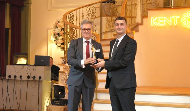 'Mesleki Başarı Ödülü'nün sahibi Prof. Dr. Sadettin Dernek