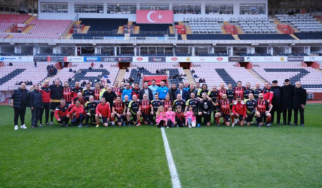 Eskişehir’in emektar futbolcuları bir araya geldi