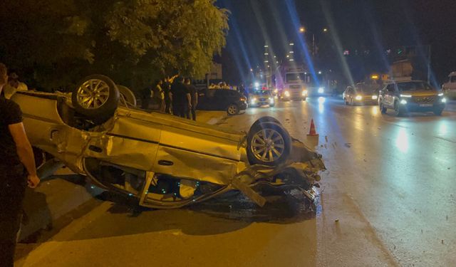 Eskişehir'de yarışan otomobiller kaza yaptı: 2 yaralı